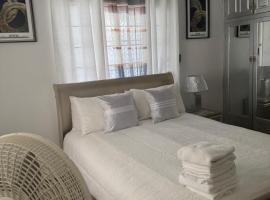 Island Bleu Hideaway & Tours, alojamiento con cocina en Albion