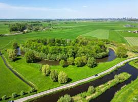 Private Estate Villa near Amsterdam with Hottub 12p, hotel en Abcoude