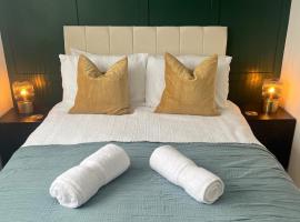 Modern Classic 2 bed apartment with Sofa Bed Sleeps 5 FREE PARKING by Graves Park Peak District, hotell sihtkohas Heeley
