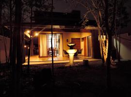 Chalet in Bonito with heated pool and forest, готель у місті Боніту