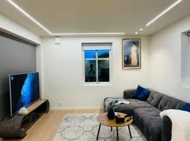 Modern Central Home with Free Parking