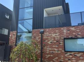 Maidstone Marvel - Luxury Style Brand New Townhome, hotel en Tottenham