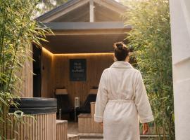 TauberChalet I Boutique-Ferienhaus mit Private Spa, Sauna & Whirlpool I Naturidyll und doch nur 10 Min zur Altstadt, khách sạn ở Rothenburg ob der Tauber