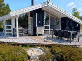 Beautiful cottage on a large natural plot, hotel ad Ålbæk