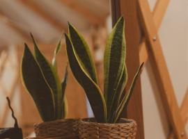 רגע לשקט Moment For Peace, khách sạn ở El-Rom