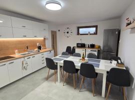 Dom Hlohovec Center, casa de campo em Hlohovec