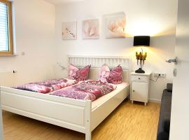 Exklusive Ferienwohnung m. Terrasse, ruhig gelegen, hotell i Pfullingen