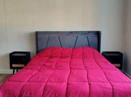Nice&comfy studio, 1st fl, near T, free parking, hôtel à Malden