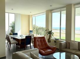 Vacation Home - Private Beach, וילה בMontecristi