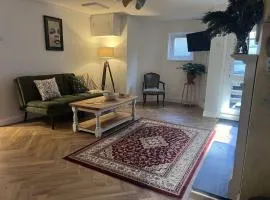Little B - Artist owned boutique apartment near Southsea beach