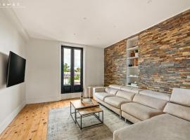 Elegant Cozy Apartment for 4、エキュリのホテル