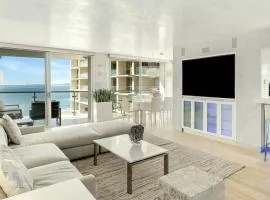 High-Floor Santa Monica Residence with Ocean Views