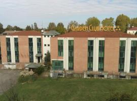 GARDEN HOTEL - Praticello di Gattatico - Terre di Canossa, hotel en Praticello di Gattatico