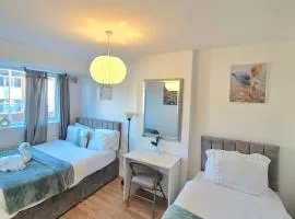 Entire Home in Leeds, Free Parking, Free WiFi