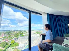 Minimalist 1BR Condo with NETFLIX at AEON TOWERS near Abreeza Mall by Rico, alojamento com cozinha em D&aacute;vao