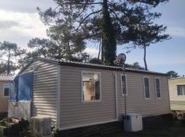 Le mobil home bleu ! Camping Naturiste, hotel i Montalivet-les-Bains