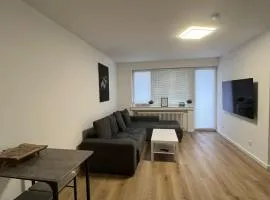 Zentrales und renoviertes Apartment nähe Medienhafen mit Balkon