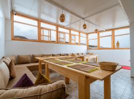 Roots Surf House - Anza, hotel a Agadir