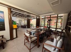 丽江微泮丨鉴山设计师庭院民宿, acomoda&ccedil;&atilde;o em Lijiang