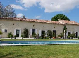 Charmante maison charentaise - piscine - sauna