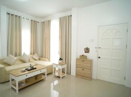 Cassandra's Place Panglao Bohol with pool – hotel w mieście Dauis