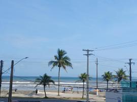 20 metros da praia,garagem,sossego, Hotel in Mongaguá