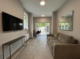 Spacious 5 Bedroom House in Acton Sleeps 10