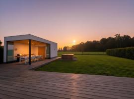 Luxe Villa Tramonto with jacuzzi, Hotel in Sint-Truiden