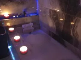 SAUNA & JACUZZI Old Town Spot