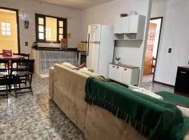 Amplo apartamento próximo ao mar, Praia de Leste