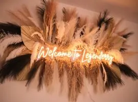 2 Bedroom House By Travel Lets Holiday Homes Derry With Garden