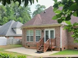 Private Fenced Yard • Sleeps 10 • Mins to Malls