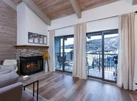 Updated 3 BR, 2 BA with Pool & Hot Tub - Stunning Mountain Views!