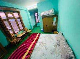 Hotel O Himalaya, готель у місті Chini