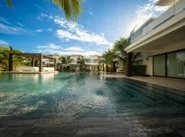 Pool entry villa for in private complex in Monterrico
