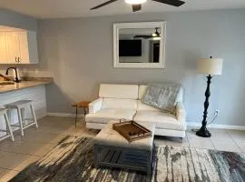 Cozy duplex- located in the center of everything