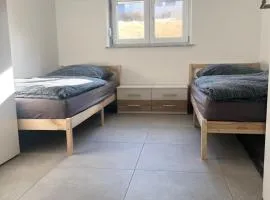 Gästehaus Wain I Monteur- & Ferienwohnung für 5 I 2 SZ I Terrasse I Parkplatz I WLAN