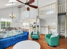 6F Cumberland - split level, 2 bedroom villa, full access!! condo