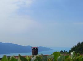 Sunclass Tignale Bungalow Gardasee, Hotel in Tignale