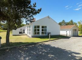 5 star holiday home in Glesborg, hôtel à Fjellerup
