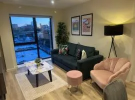 2BR Apartment Parking Near Liverpool