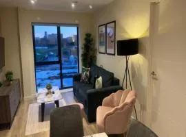 2BR Apartment Parking Near Liverpool