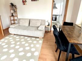 Bright temporary apartment in Schkeuditz, hótel í Schkeuditz