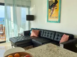 Modern Oceanview Retreat with Balcony and Walk to Bay