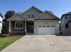 Modern 2 Bedroom Suite Private & Fully Furnished, Hotel in Prince George