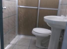 Kitnet para 4 pessoas, hotel di Triunfo