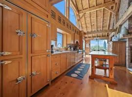 The Lakehouse at The Dunn Compound on the Lake, Hotel in Rangeley