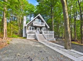 Charming n Fun chalet Retreat in The Poconos, viešbutis mieste Tobyhanna