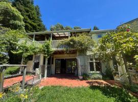 Pukeko at Abel Tasman guest house, Hotel in Marahau