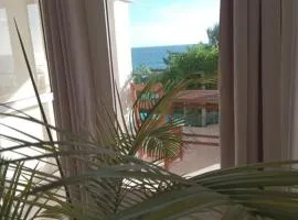 CHAMBRE SUPÉRIEURE VUE MER Accès direct terrasse chez Saloua